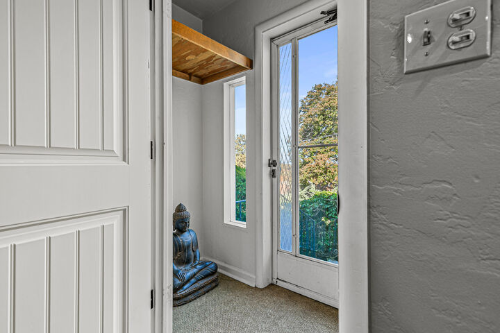 Property Photo: 2500 Capital Avenue OR 97504