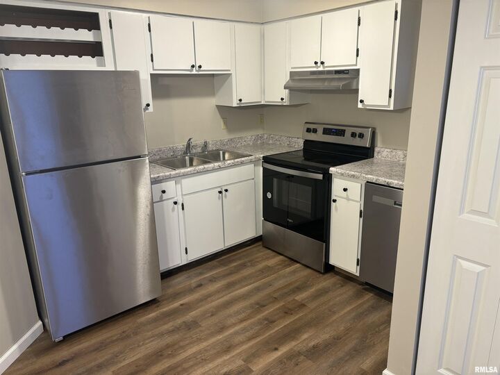 Property Photo:  2632 W Willowlake Drive 614  IL 61614