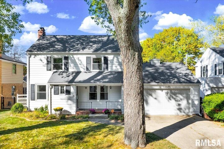Property Photo:  223 W Hollyridge Circle  IL 61614