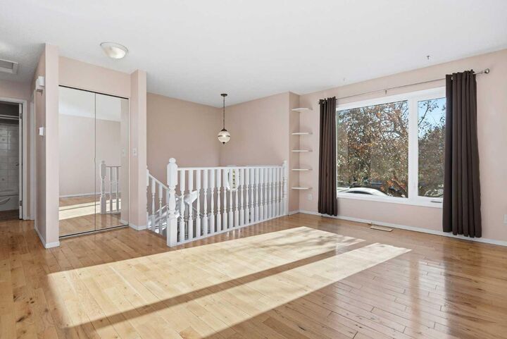 Property Photo:  93 Eastman Crescent  AB T4R 1X4