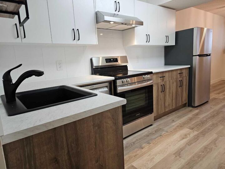 Property Photo:  2137 / 2139 53 Avenue SW  AB T3E 1K9