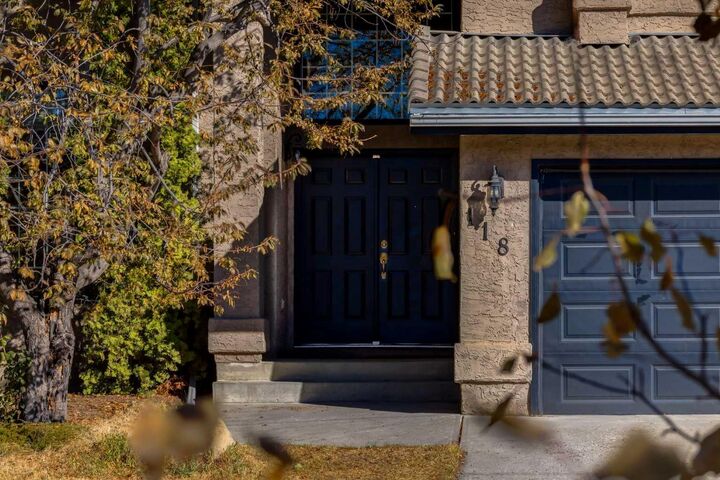 Property Photo:  118 Sienna Hills Drive SW  AB T3H 2C8