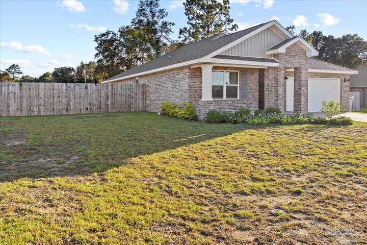 Property Photo: 5150 Gaineswood Dr FL 32583