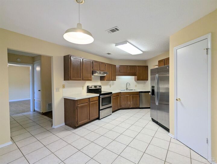 Property Photo: 512 Quail Nest Ln FL 32514