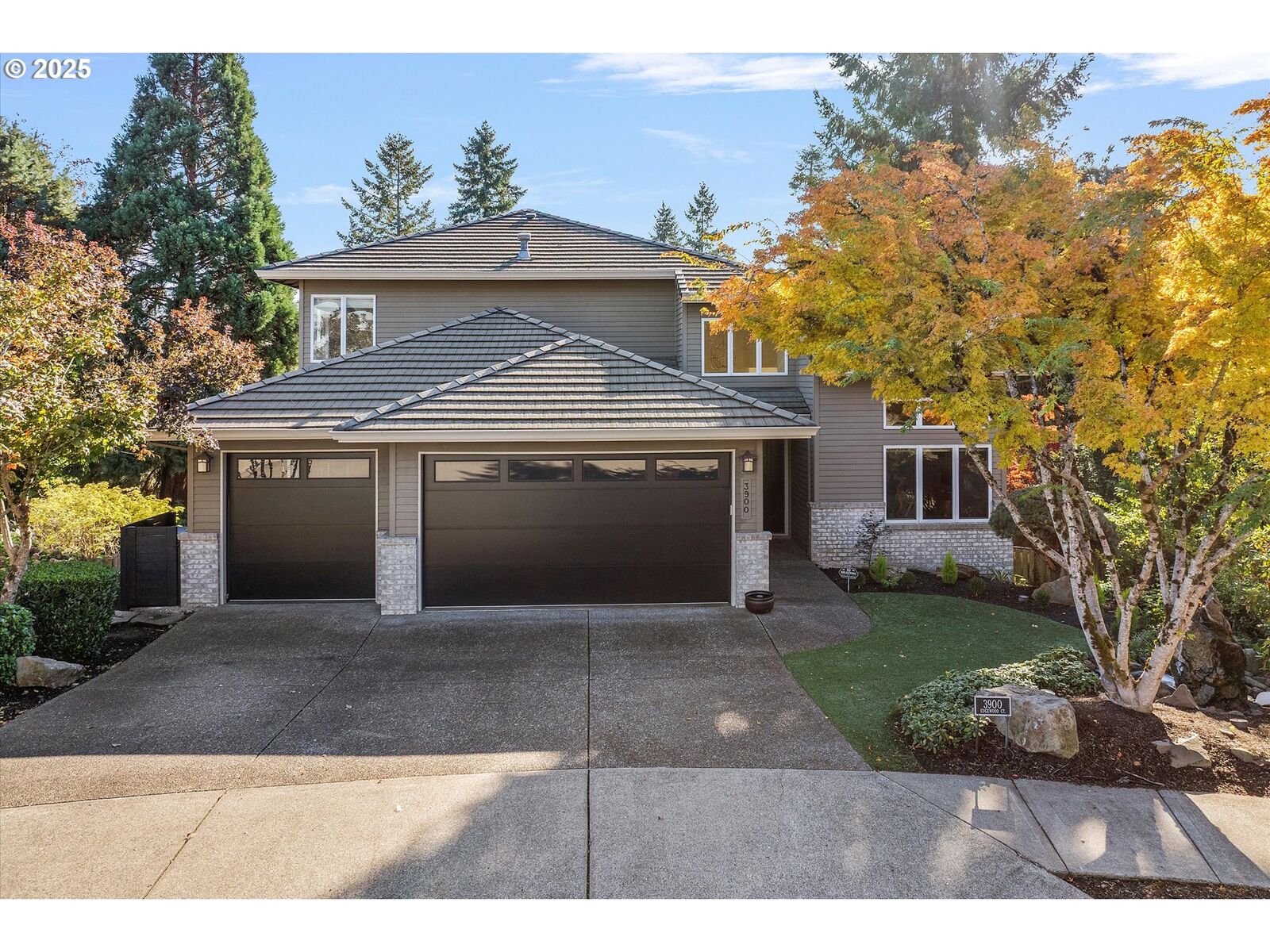 Property Photo:  3900 Edgewood Ct  OR 97068 