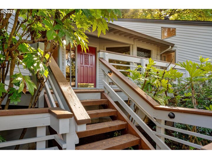 Property Photo:  27 Partridge Ln  OR 97035