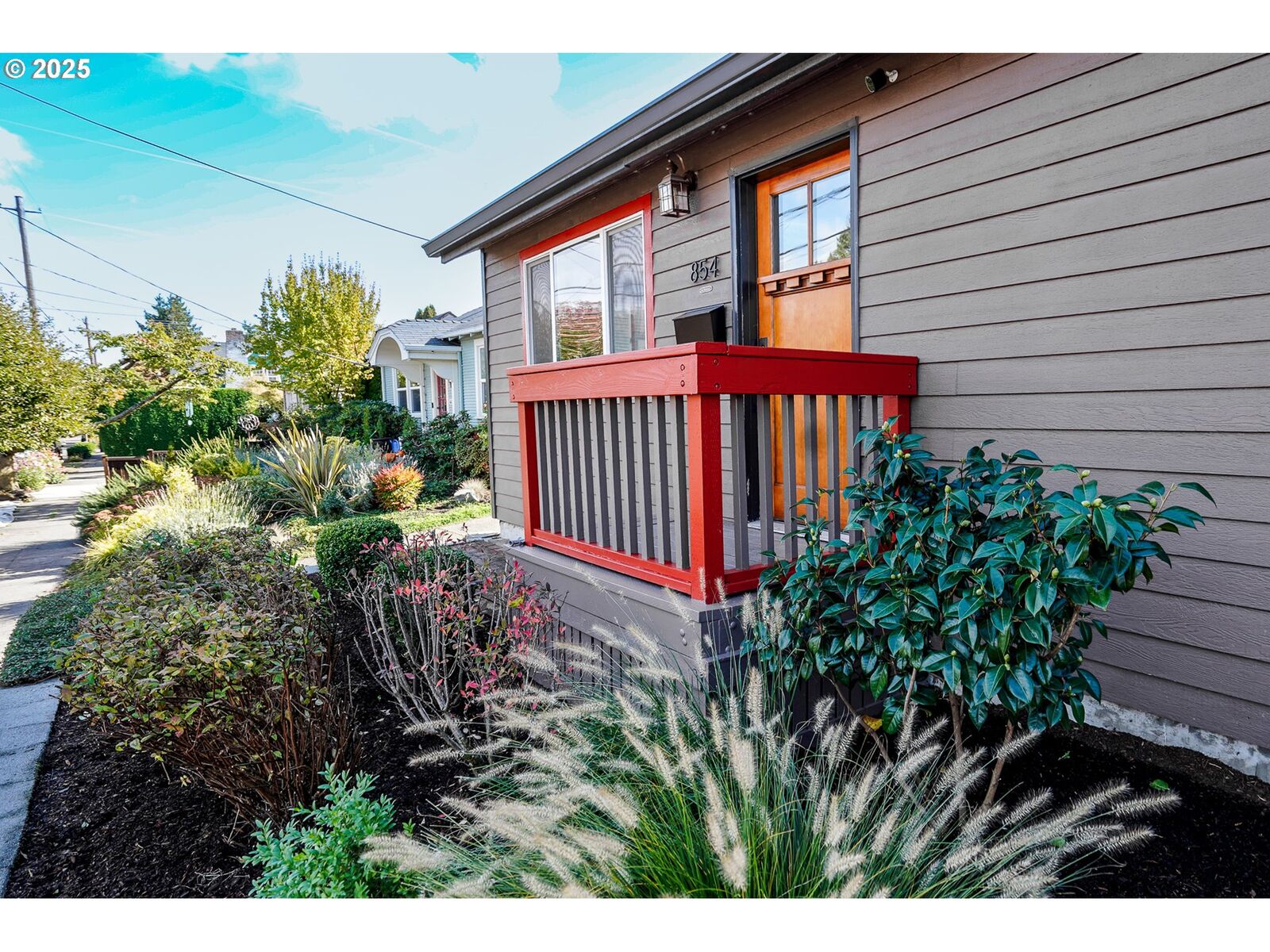 Property Photo: 854 N Baldwin St OR 97217