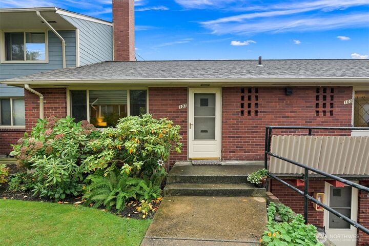 901 N  Forest Street 107  Bellingham WA 98225 photo