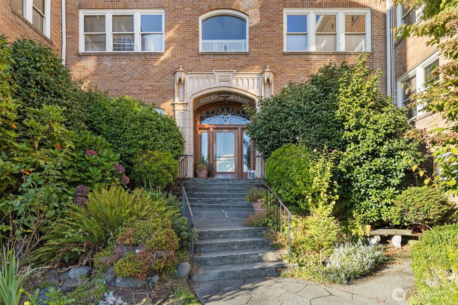 Property Photo:  220 W Olympic Place 104  WA 98119