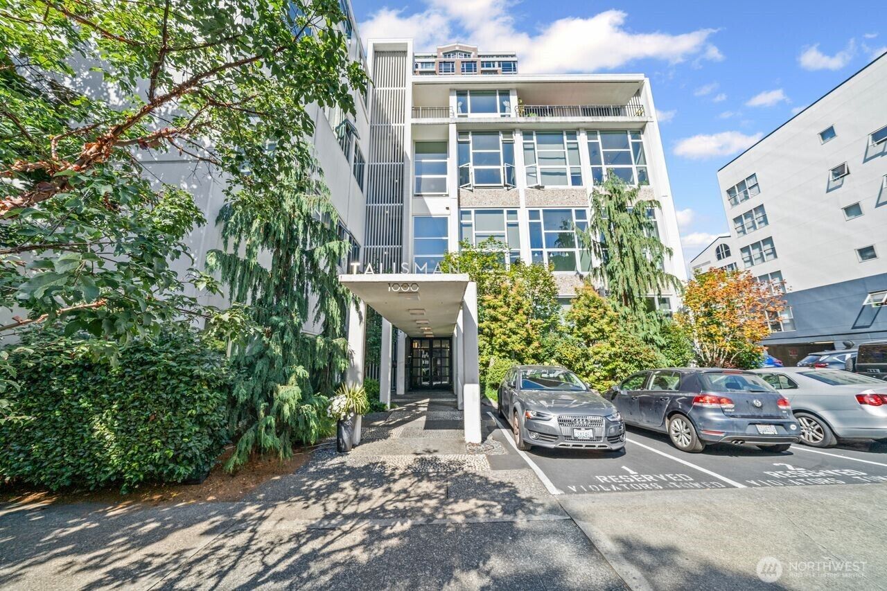 Property Photo:  1000  Union Street 106  WA 98101