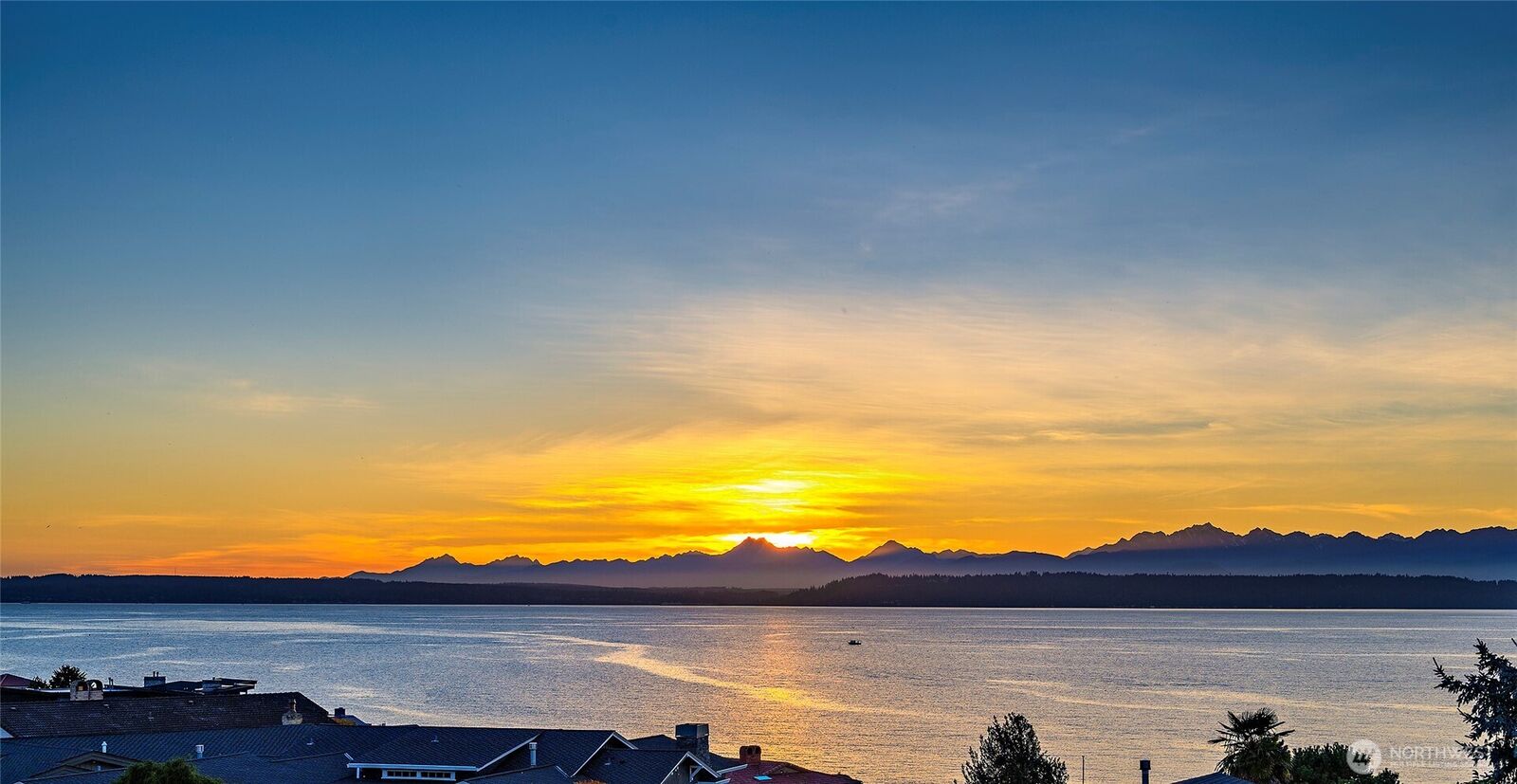 Property Photo:  1611  9th Avenue N  WA 98020