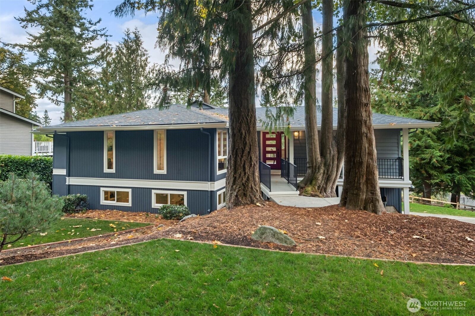 Property Photo: 800 W Sunset Way WA 98027