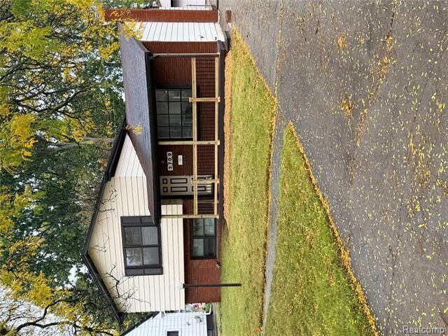 Property Photo:  3709 Evergreen Parkway  MI 48503 