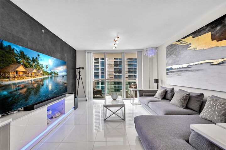 Property Photo:  3001 S Ocean Dr 1513  FL 33019 