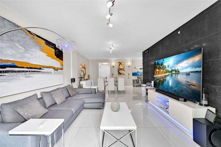 Property Photo: 3001 S Ocean Dr 1513 FL 33019
