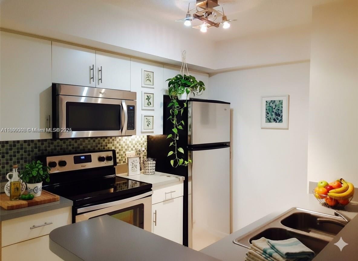 Property Photo:  620 SW 111th Ave 104  FL 33025