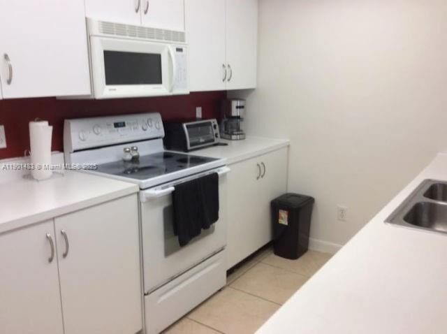 Property Photo: 653 Waterside Dr 653 FL 33462