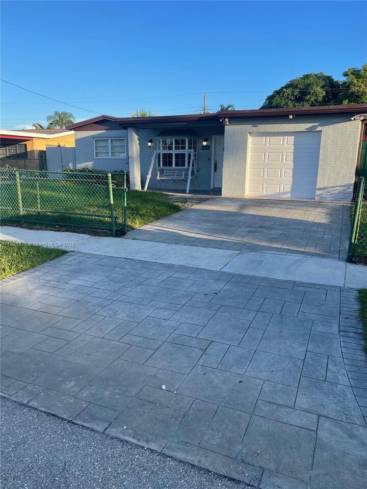 6510 Park St  Hollywood FL 33024 photo