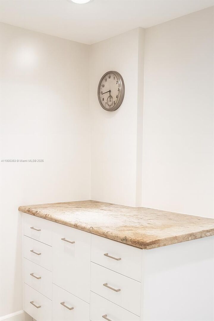 Property Photo:  3475 N Country Club Dr 115  FL 33180 