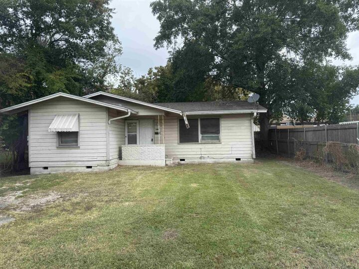 Property Photo:  570 Anchor St.  TX 77705