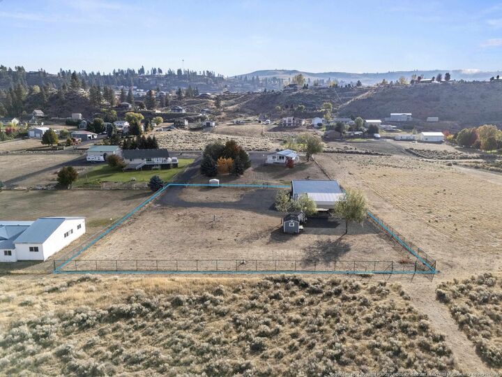 Property Photo:  42141 Osprey Ln N  WA 99122 