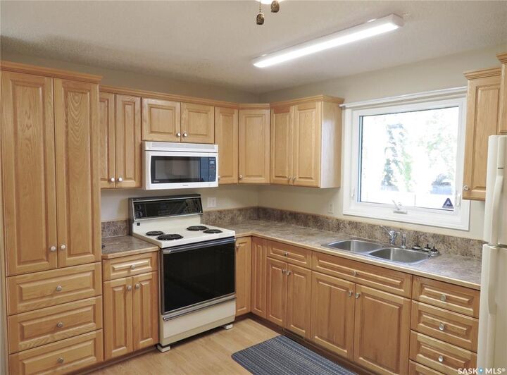 Property Photo: 74 Galbraith Crescent SK S7M 4H1