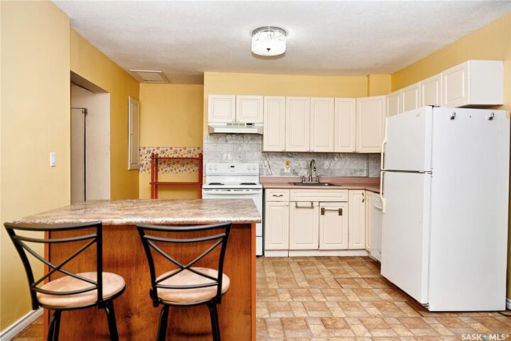 Property Photo:  301 Broadway Street  SK S0K 0N0 