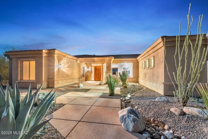 Property Photo: 2232 E Quiet Canyon Drive AZ 85718