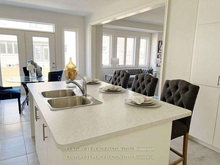 Property Photo:  178 Fallharvest Way  ON L4A 4W3