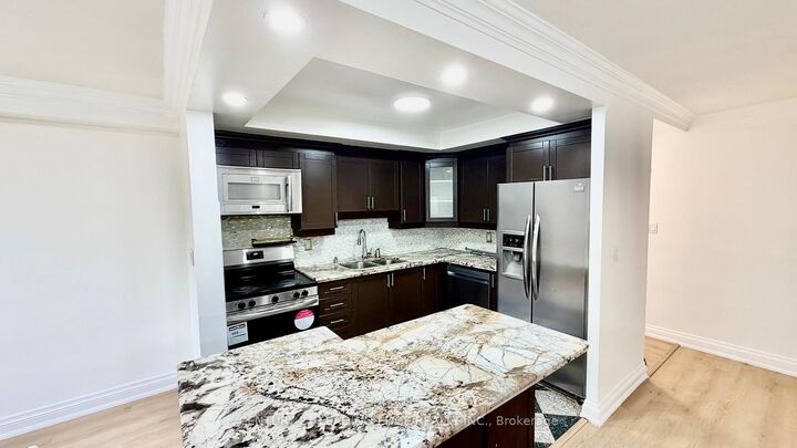 Property Photo:  20 Edgecliff Golfway 509  ON M3C 3A4 