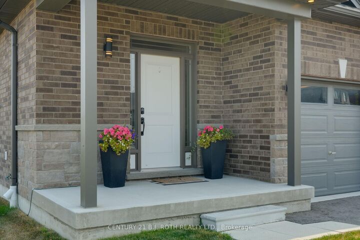 Property Photo:  124 Ritchie Crescent  ON L0L 1P0