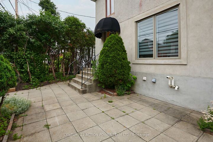 Photo de la propriété:  58 Vaughan Street  ON K1M 1X1