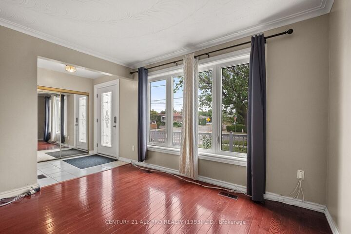 Property Photo:  84 Goldsboro Road  ON M9L 1A7