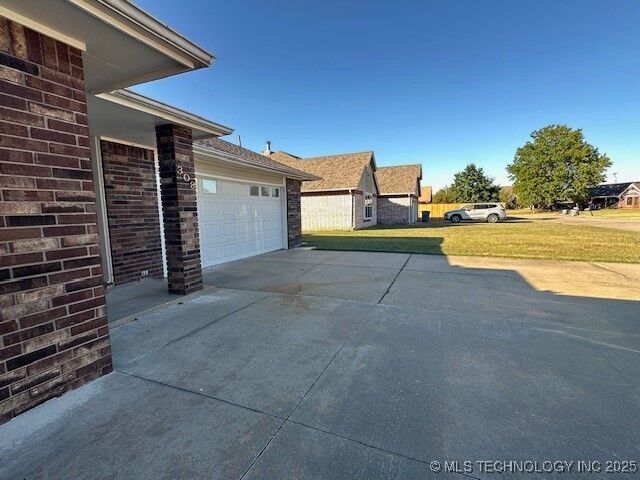Property Photo:  308 Roosevelt Avenue  OK 74467