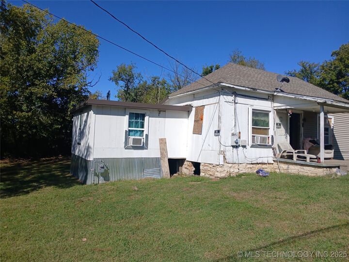 Property Photo:  823 S C Street  OK 74501