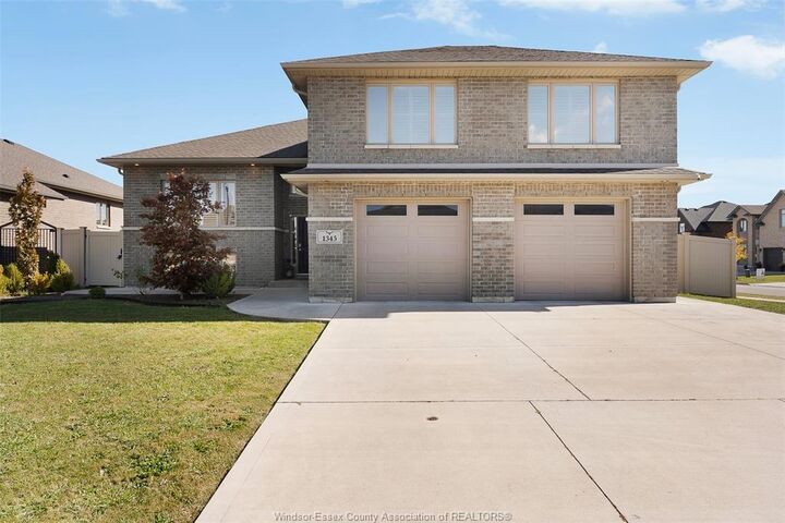 Photo de la propriété: 1345 Deer Run Trail ON N8L 0T4