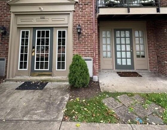 Property Photo: 1000 Chatham Park Dr J PA 15216