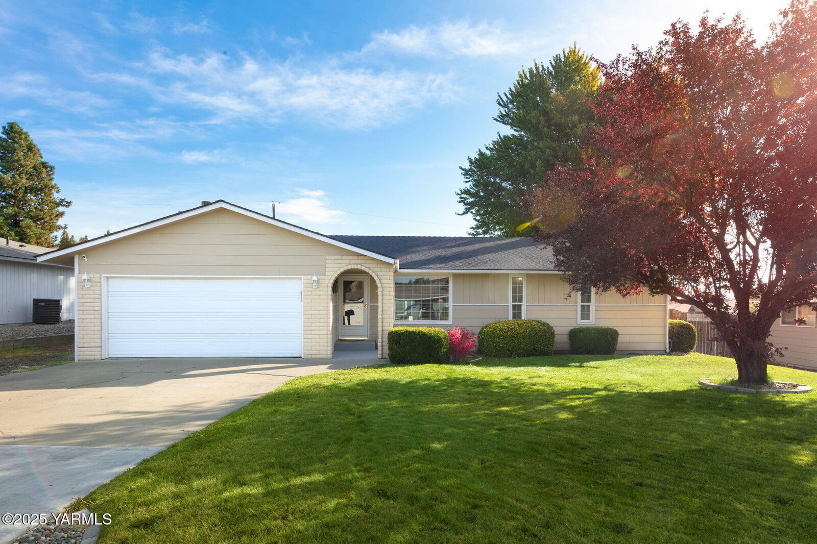 Property Photo: 415 S 81st Ave WA 98908