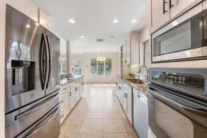 9902 Winding Oak Circle  Austin TX 78750 photo