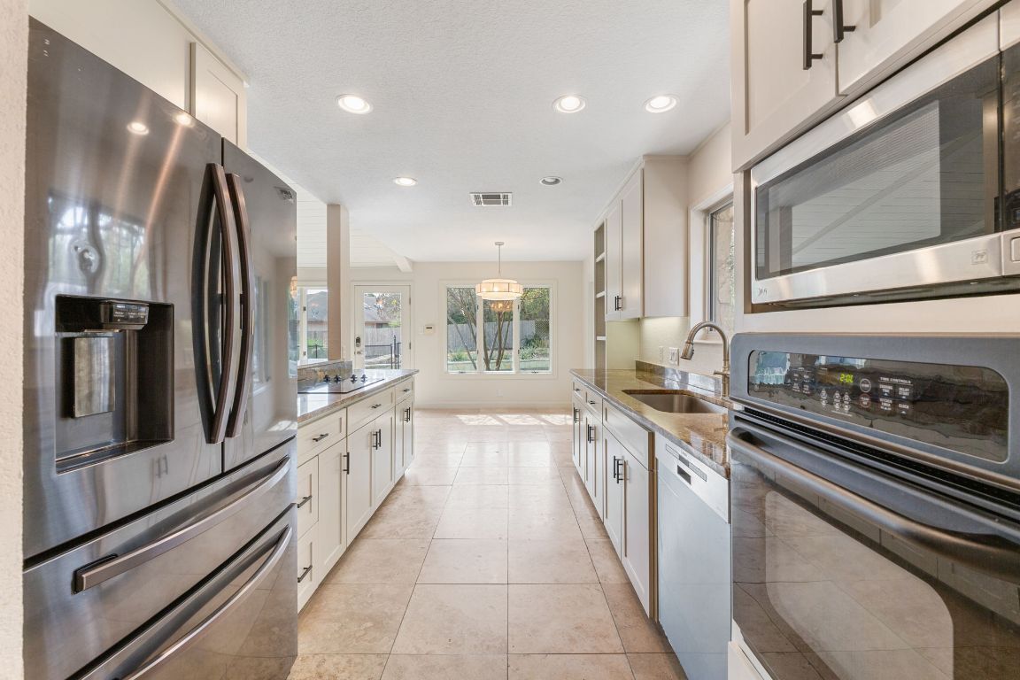 Property Photo: 9902 Winding Oak Circle TX 78750