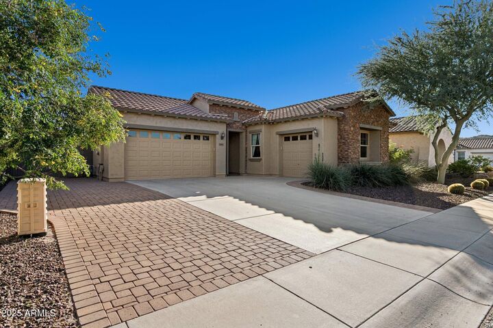 Property Photo:  5537 W Desperado Way  AZ 85083 