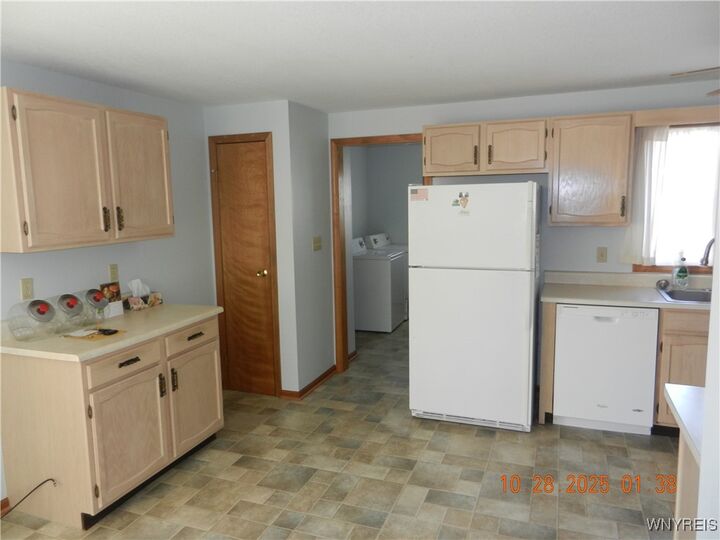 Property Photo:  130 Sunset Drive  NY 14075