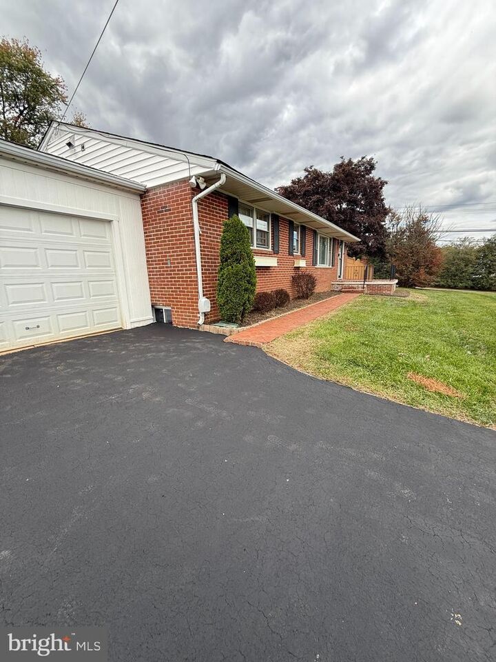 Property Photo:  5708 Lakeview Drive  MD 21702