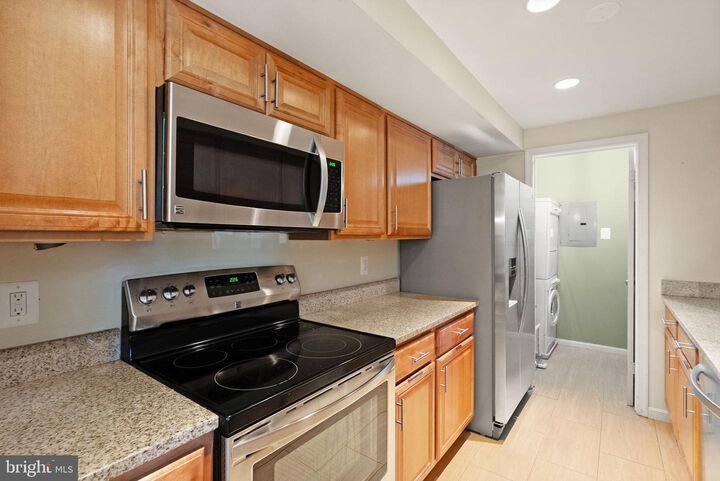 Property Photo:  6905 Keyser Way B  VA 22310 