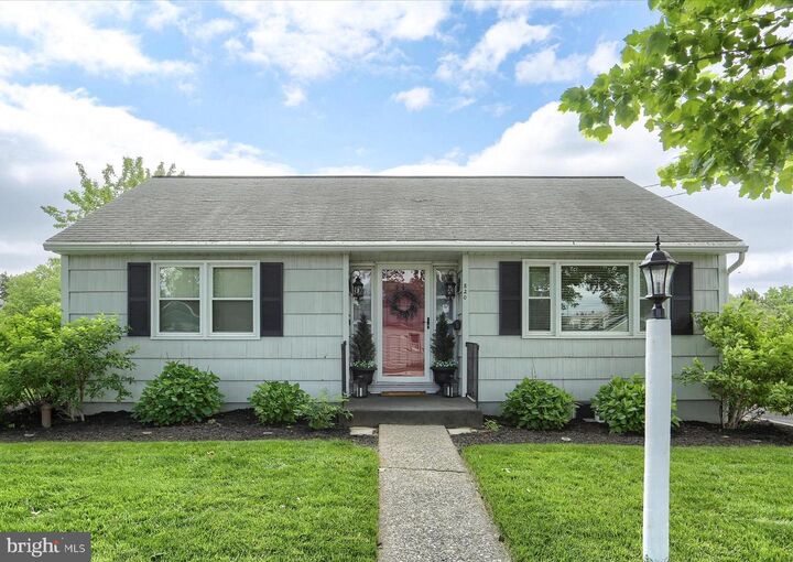 820 W Maple Street  Palmyra PA 17078 photo