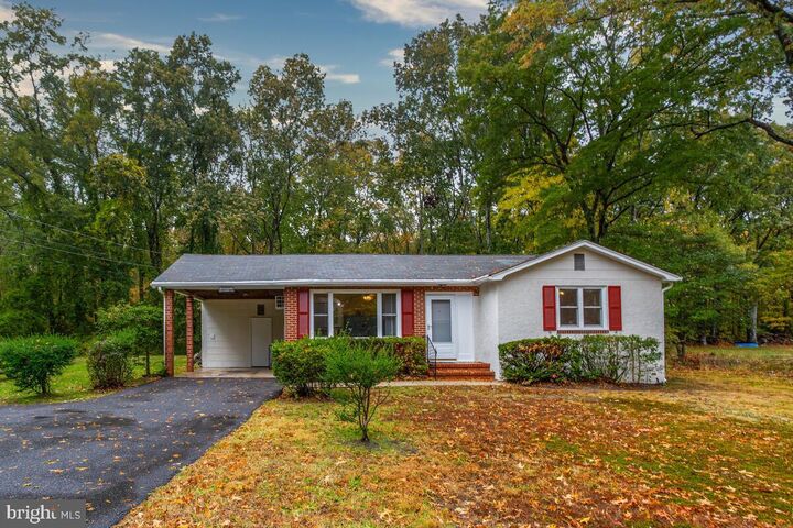 Property Photo:  1460 Cedarhurst Road  MD 20764 