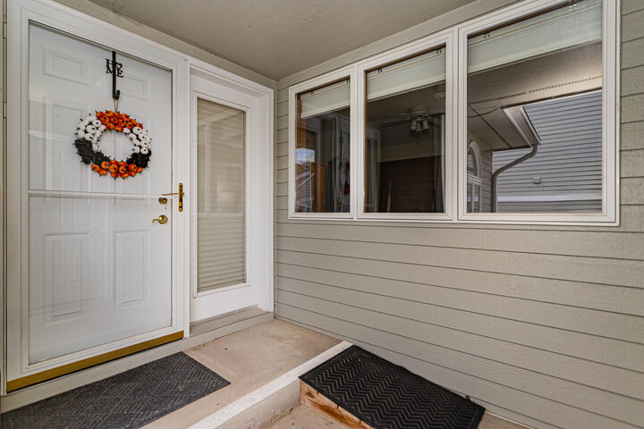 Property Photo:  1604 Stone Brooke Road  IA 50010