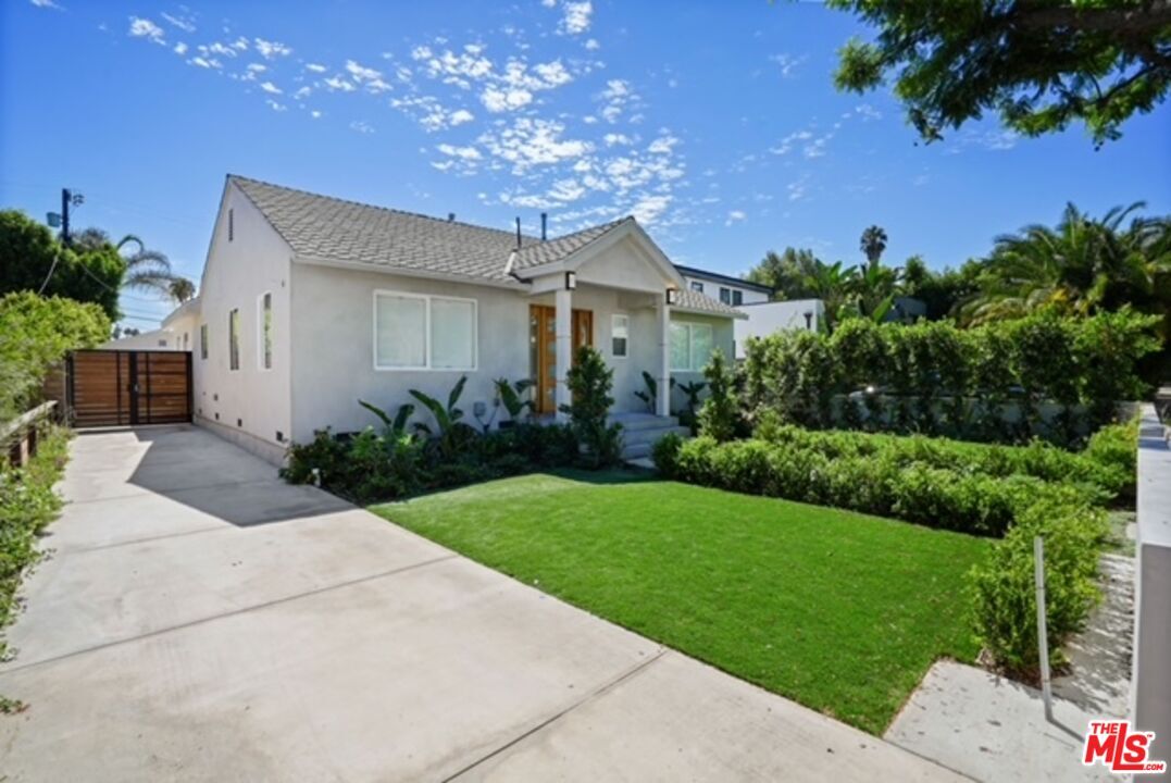 Property Photo:  4456 Calhoun Ave  CA 91423
