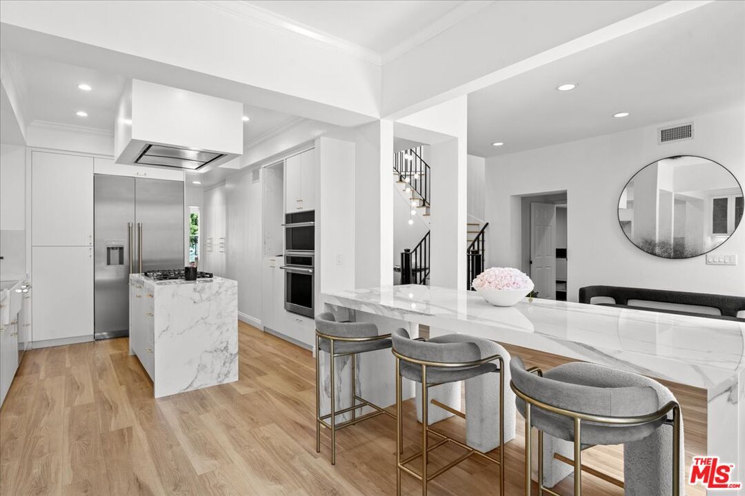 Property Photo:  12303 Ridge Cir  CA 90049