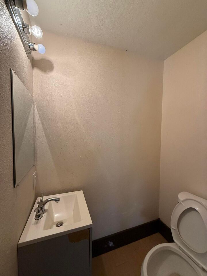 Property Photo:  1112 Peters Avenue  OH 43201
